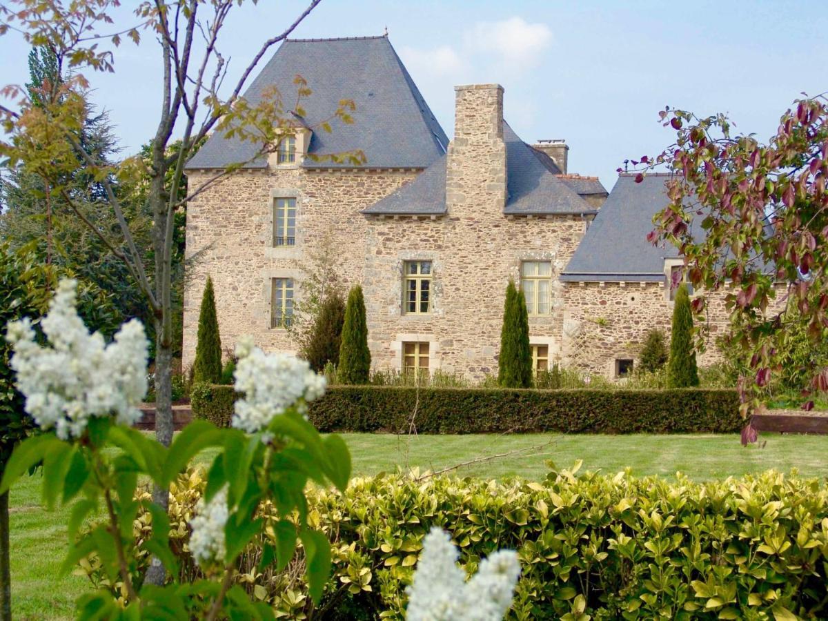 Gite La Passerelle - Manoir Le Plessix Madeuc Corseul Bagian luar foto